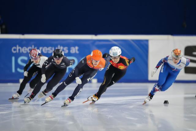 1637543200151021161.jpeg Schulting in Womne's 1000m.jpeg