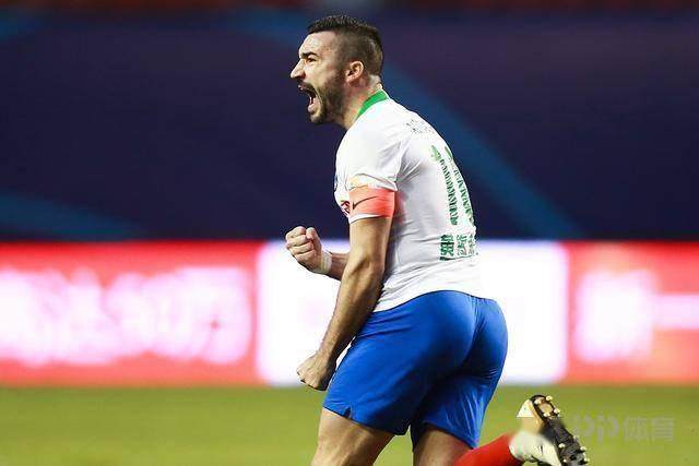 世界杯直播-鸭梨低迷失点！青岛3连败0进球 滑向榜尾难阻挡