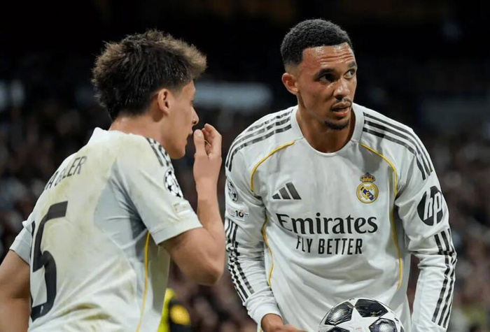 体育直播-基恩怒批阿诺德欧冠防守失误：孩子般错误不配伟大后卫|皇马|英格兰|拜仁|亚历山大-阿诺德|拜仁慕尼黑_新浪体育_新浪新闻